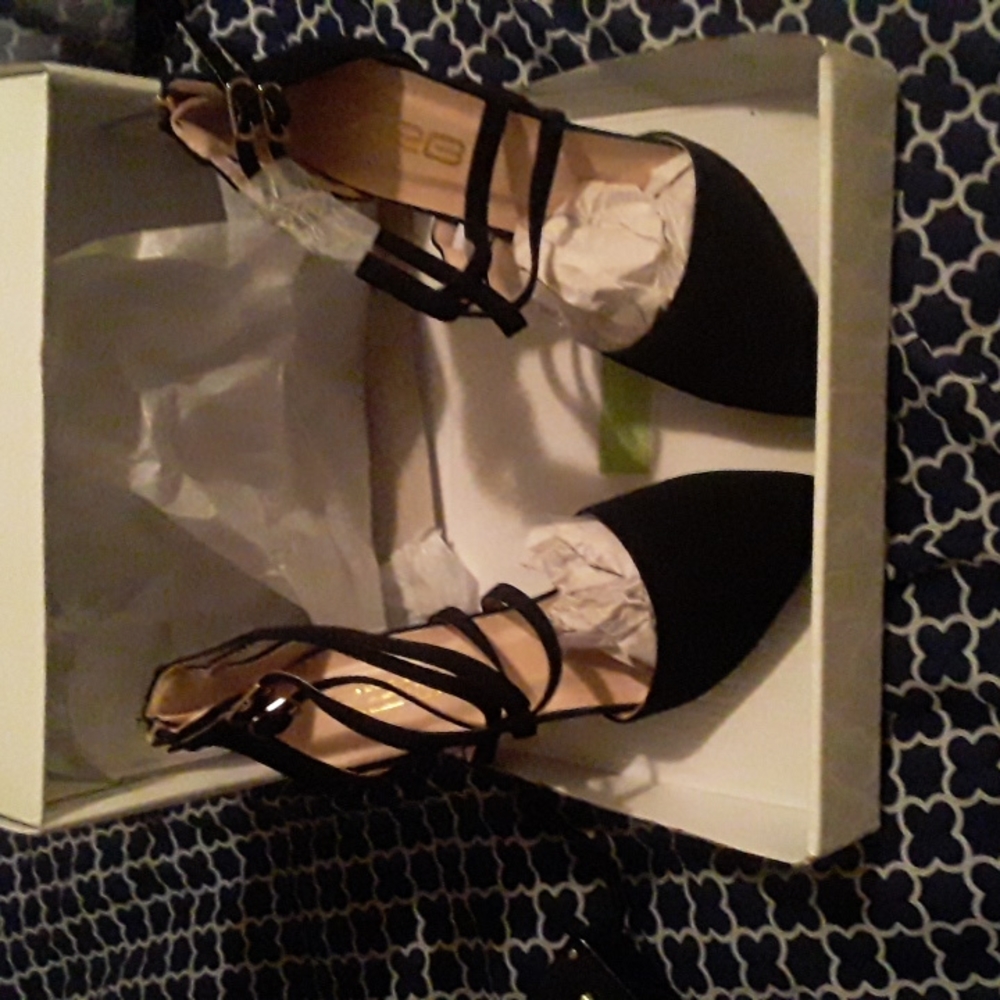 TODAY ON SALE.   NWOT Ladies Black Dress Shoes